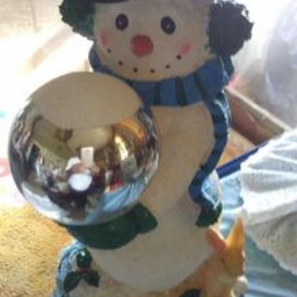 BRAND NEW!!! VINTAGE SNOWMAN WITH GAZING SILVER ORNAMENT.